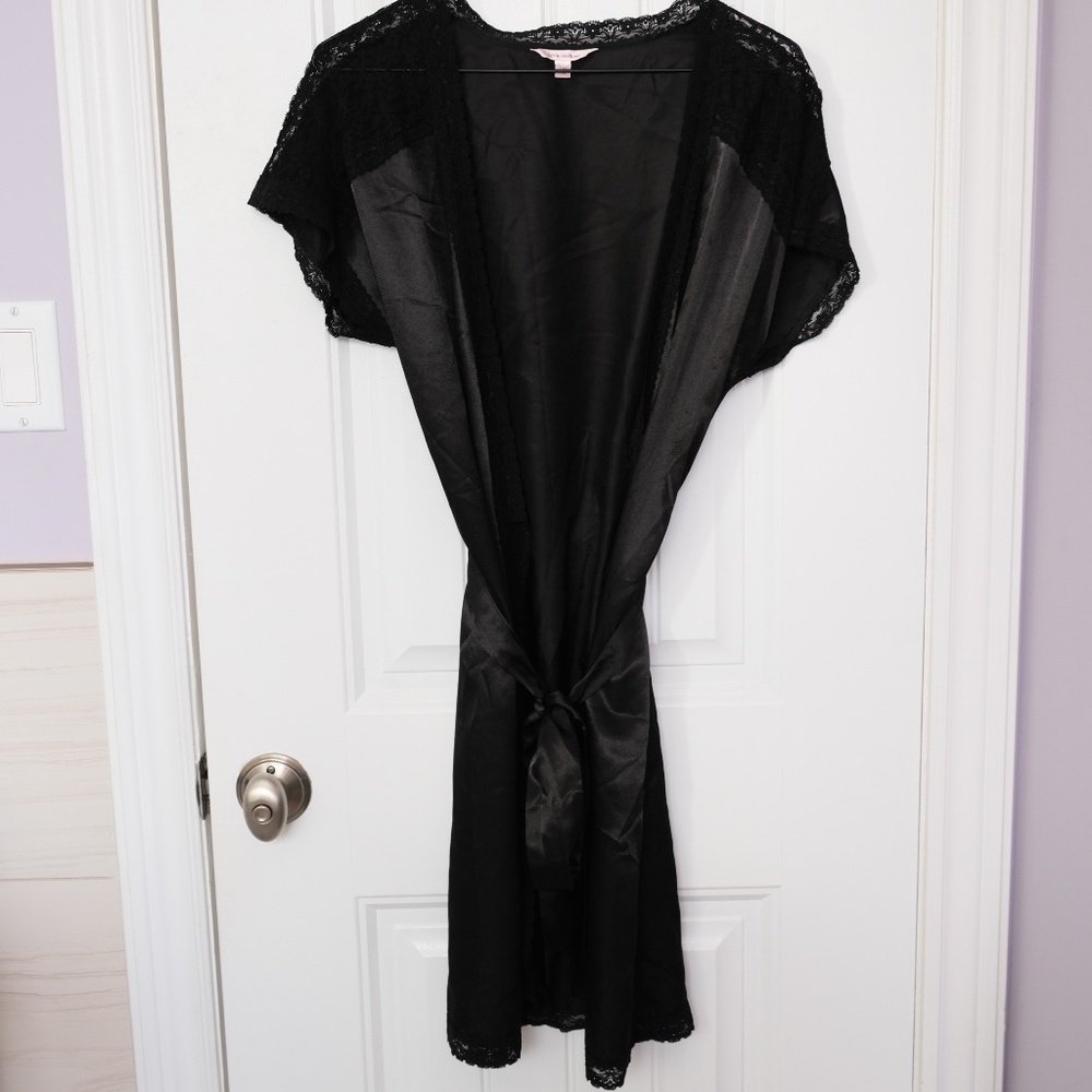 5/$20 La Senza Black Lace Robe - Small/Medium